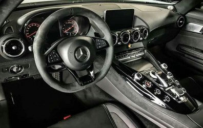 machr-budik-u-amg-gt-r-pro.jpg