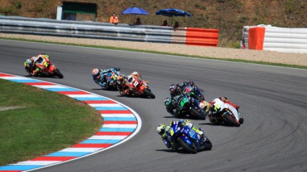 vrtulnik-zpomal-moto-gp.jpg
