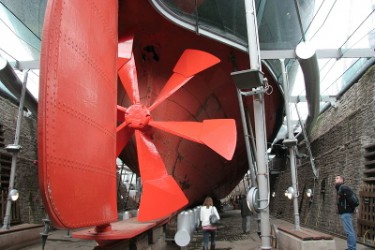 transformer-lodni-sroub-a-prevrat-v-lodni-doprave.jpg