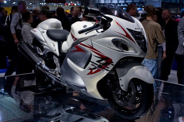 suzuki-hayabusa-upozornujici-na-vysokou-rychlost.jpg