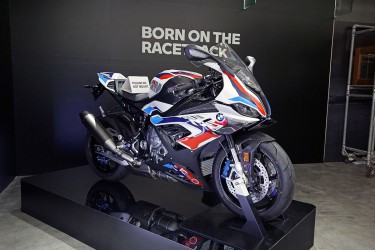 2022-bmw-m-1000-rr-singapore-carbuyer.com_.sg-5.jpg