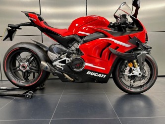 ducati-v4-superleggera-s-nej-koly-a-lakem-ode-me.jpg