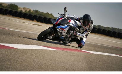 bmw-m1000-rr-ruc-brzda.jpg