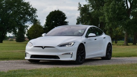 tesla-s-plaid-je-brutalni.jpg