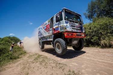 seriove-kamiony-znacky-leggera-a-upravovane-seriove-kamiony-znacky-leggera-urcene-pro-zavod-rally-dakar.jpg