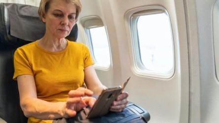 moznost-pouzit-telefon-v-letadle-na-sms.jpg