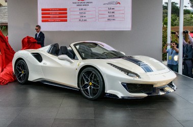 ferrari-488-gtb_100667486_h.jpg