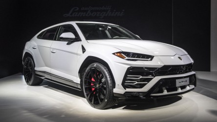 01-2019-lamborghini-urus-detroit.jpg