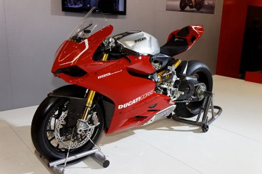objednavka-u-ducati-na-8-supersportu-3-nahace-2-chopery-2-skutry-a-1-cestovne-sportovni-motocykl.jpg
