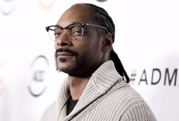 snoop-dogg-v-africke-superstar.jpg