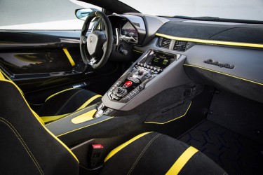 2019-lamborghini-aventador-svj-dashboard-carbuzz-540063-840x560.jpg