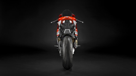 v4-panigale-do-zasuvky.jpg